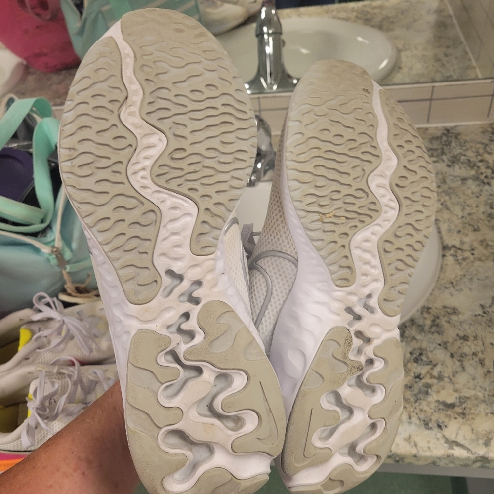 Nike running shoes - Picture 3 of 6